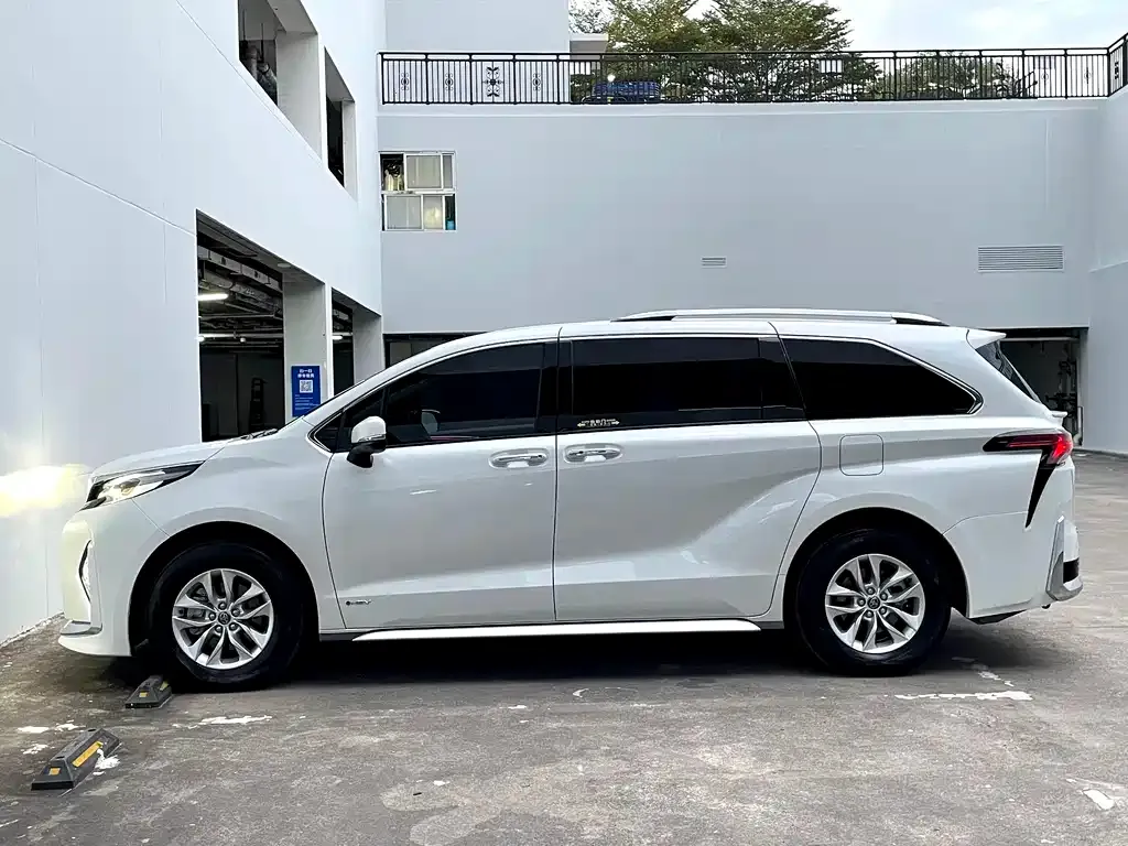Toyota Granvia 2025 из CN, фото 9