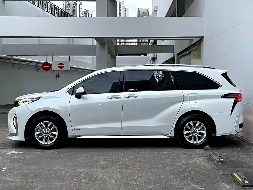 Toyota Granvia 2025 из CN, фото 5