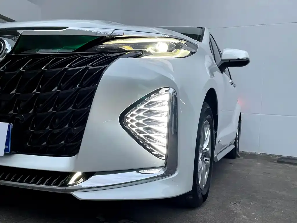 Toyota Granvia 2025 из CN, фото 7