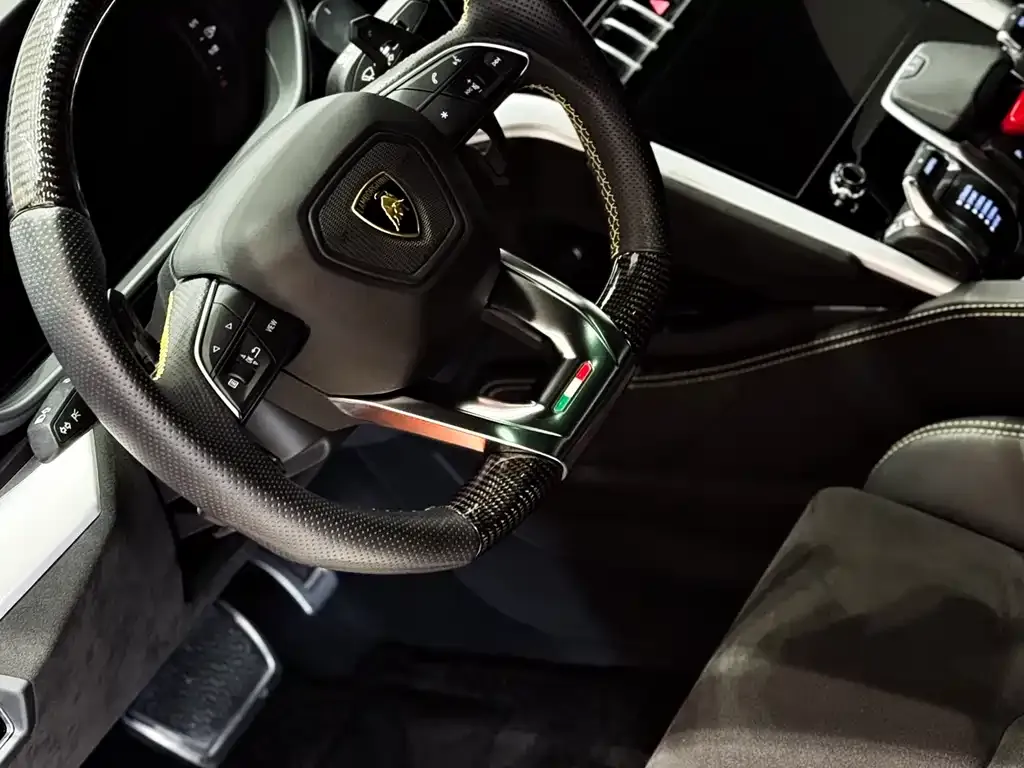 Lamborghini Urus — фото 8