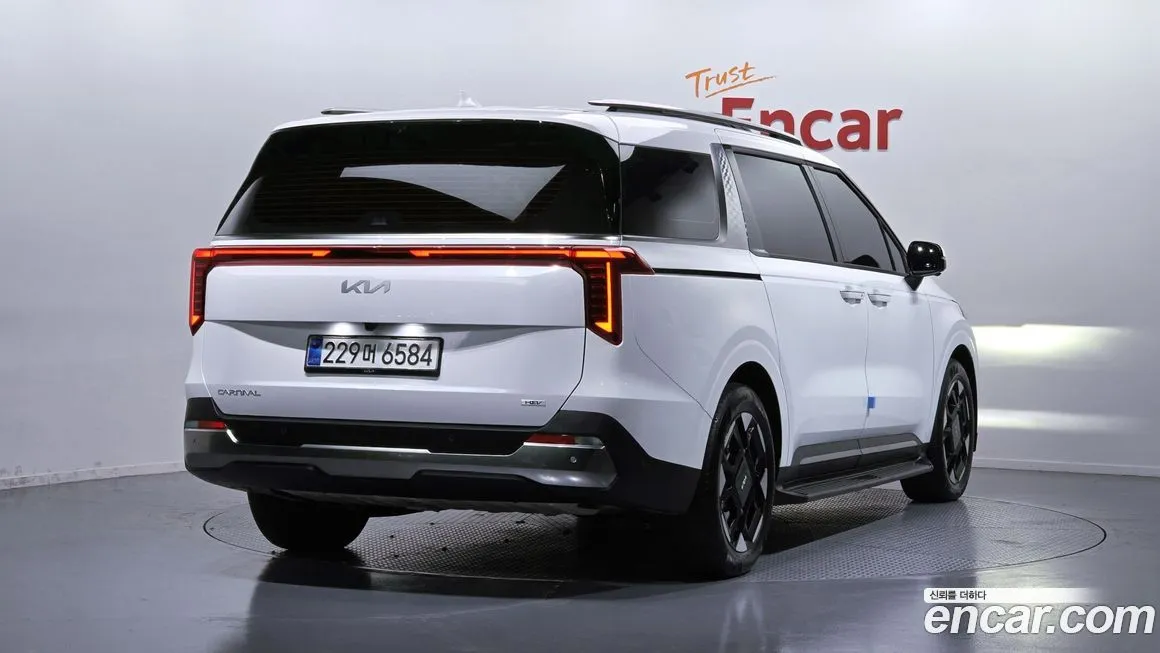 Kia Carnival — фото 10