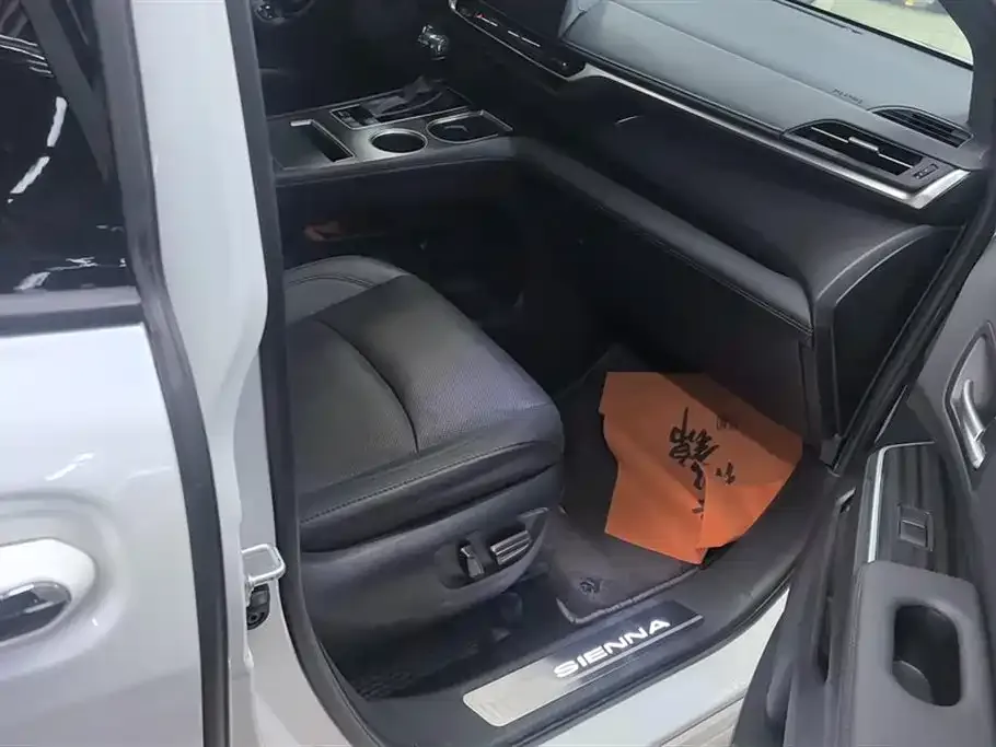 Toyota Sienna 2024 из CN, фото 7