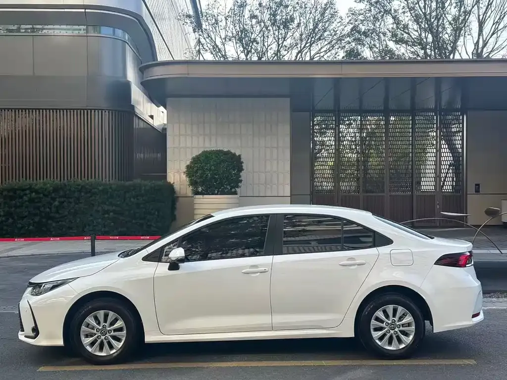Toyota Corolla 2023 из CN, фото 7