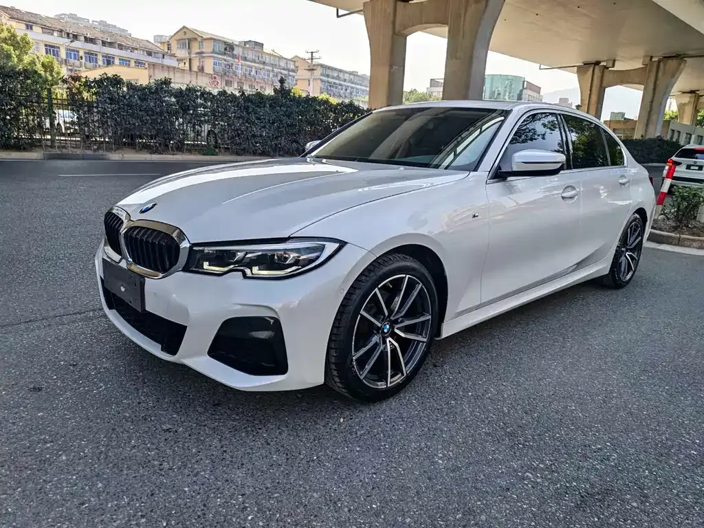 BMW 3 Series 2022 из CN, фото 1