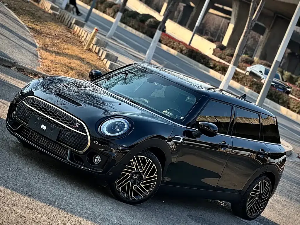 MINI Clubman — фото 1