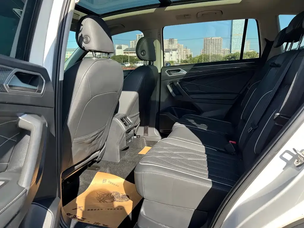 Volkswagen Tiguan L 2022 из CN, фото 3
