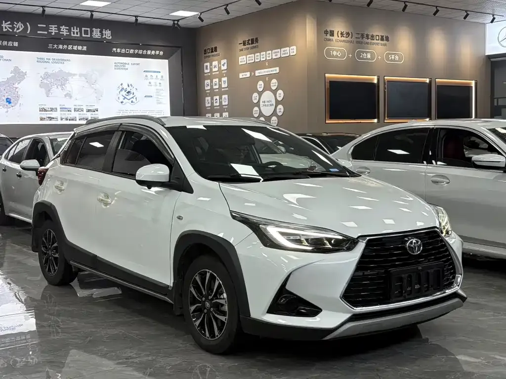 Toyota Yaris L — фото 3