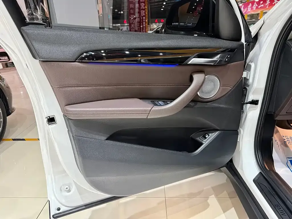 BMW X1 2021 из CN, фото 10