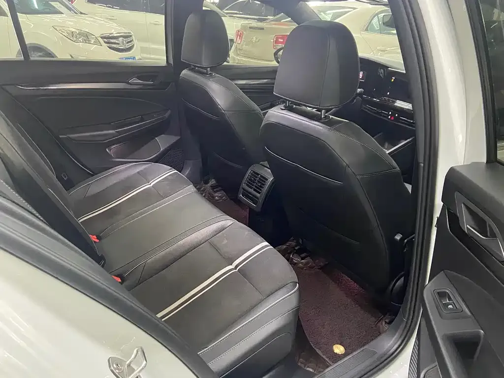 Volkswagen Golf 2021 из CN, фото 10