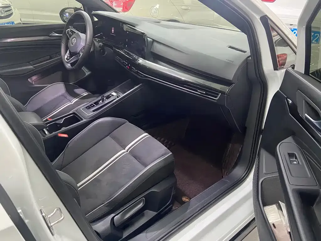 Volkswagen Golf 2021 из CN, фото 6