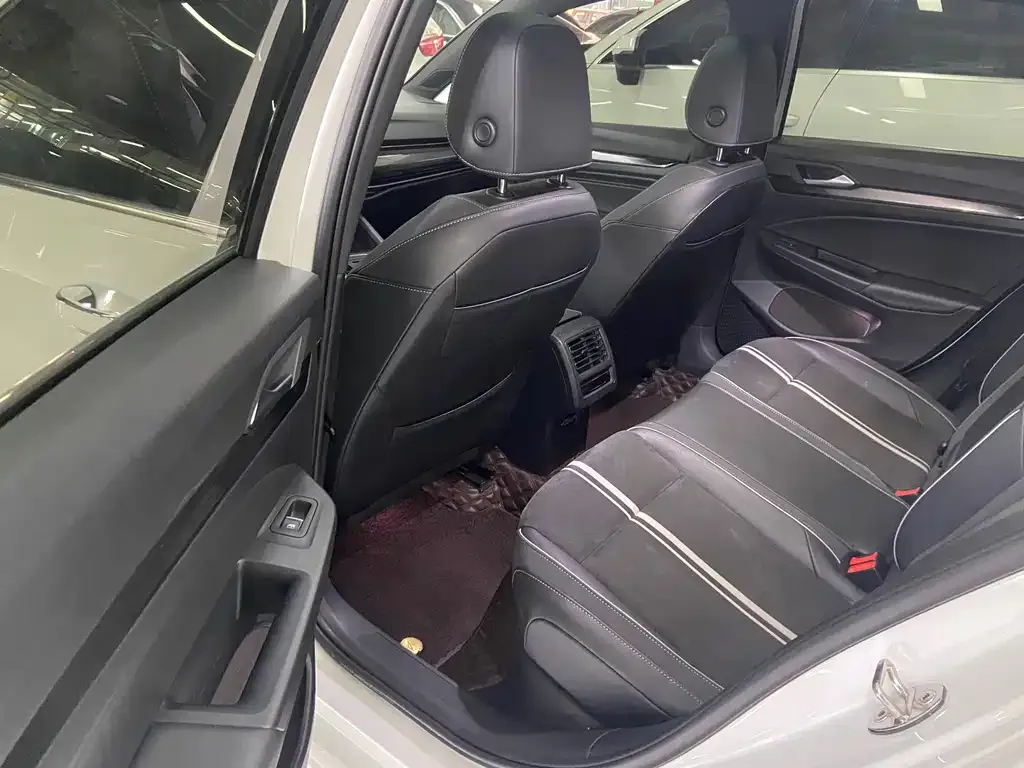 Volkswagen Golf 2021 из CN, фото 9