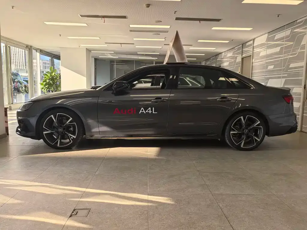 Audi A4L 2024 из CN, фото 7