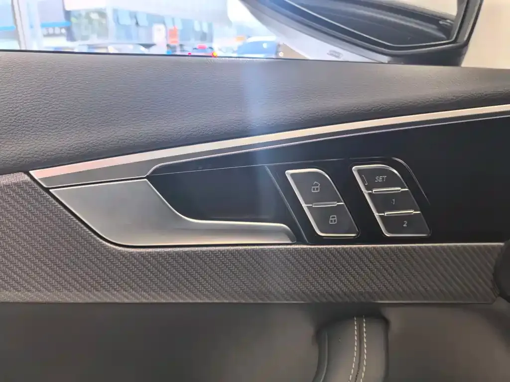 Audi A4L 2024 из CN, фото 10