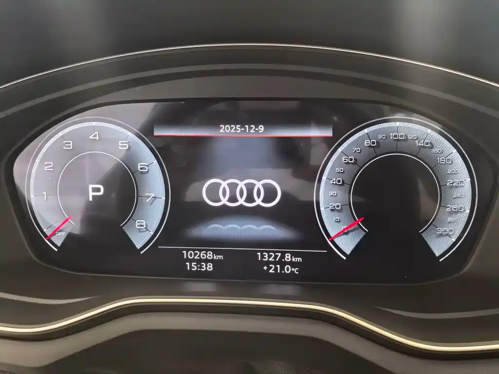 Audi A4L 2024 из CN, фото 2