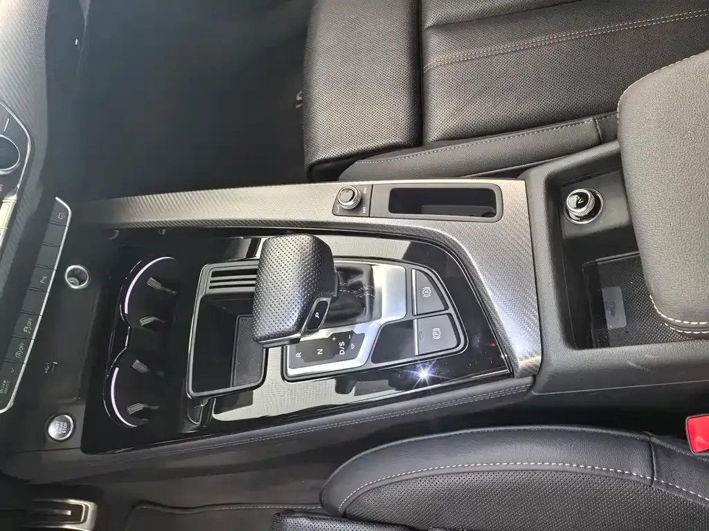 Audi A4L 2024 из CN, фото 4