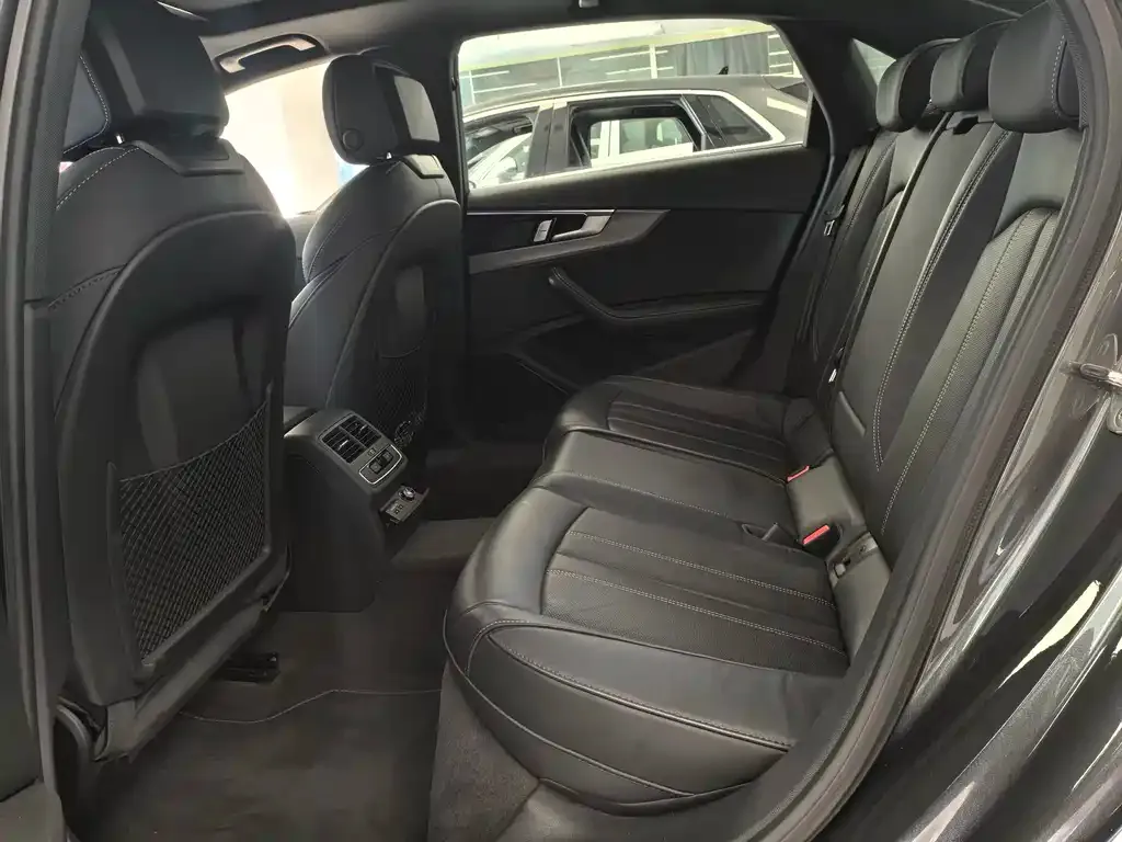 Audi A4L 2024 из CN, фото 6