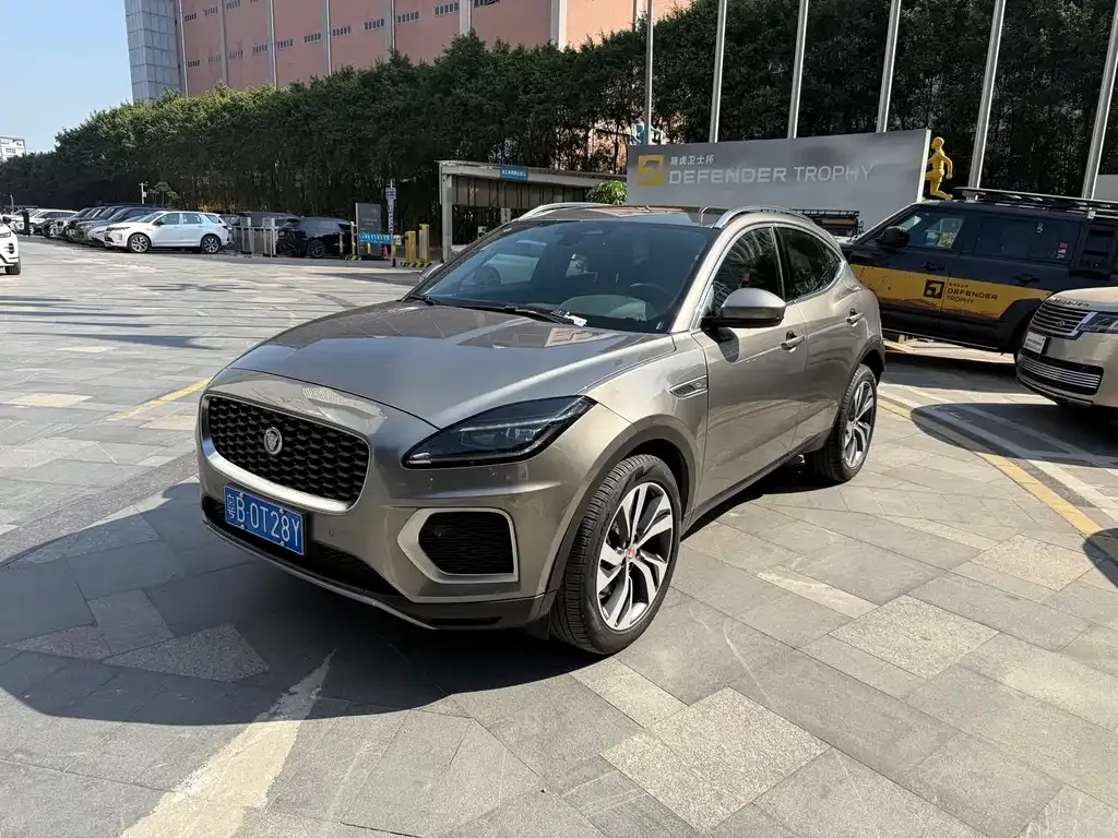 Jaguar E-PACE — фото 1