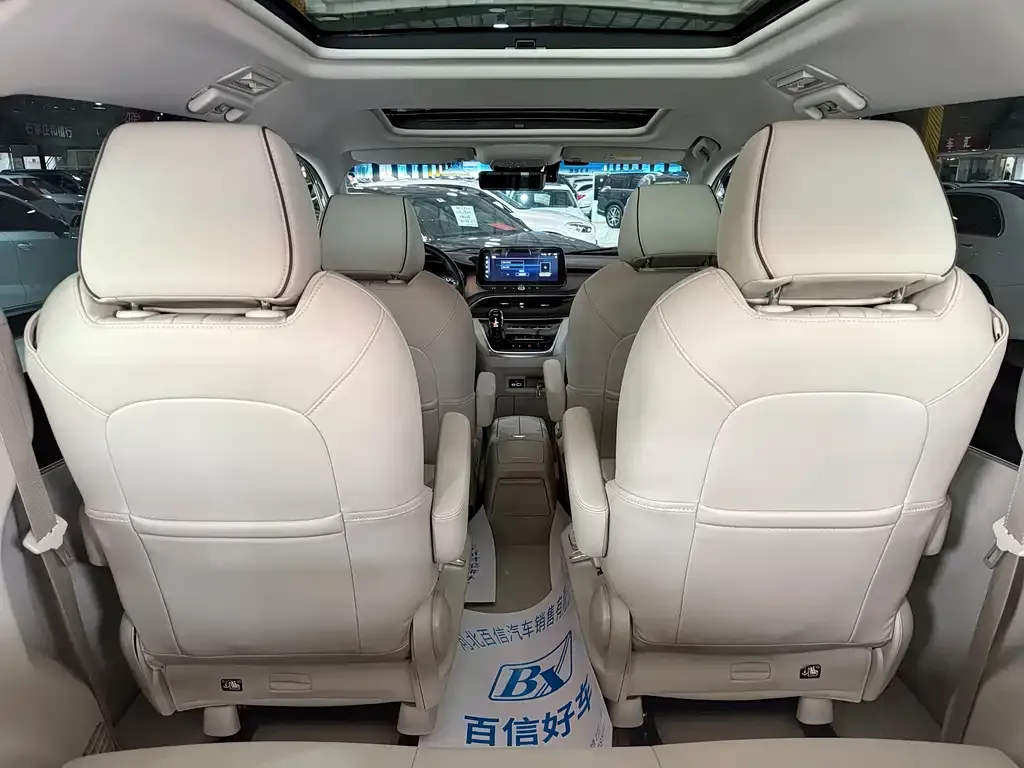 Buick GL8 2022 из CN, фото 9