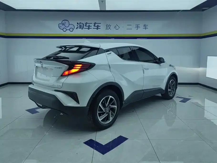Toyota C-HR — фото 7
