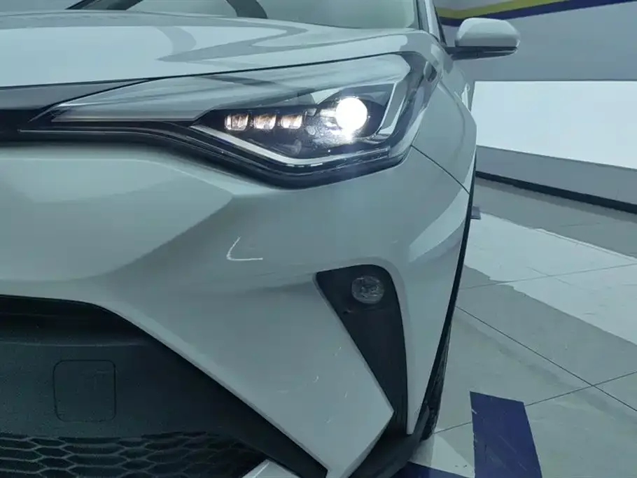 Toyota C-HR — фото 4