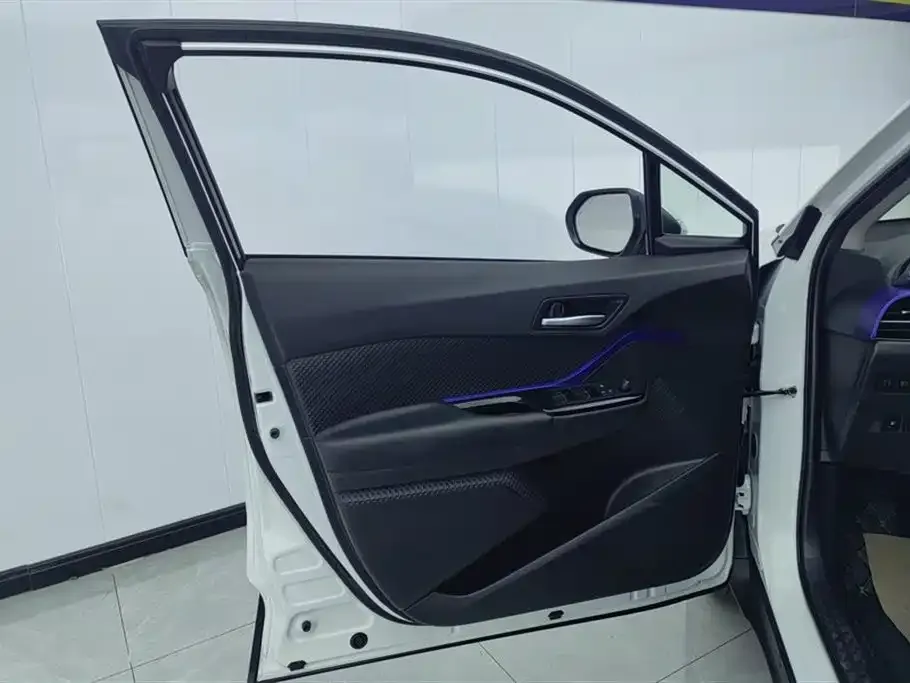 Toyota C-HR — фото 2