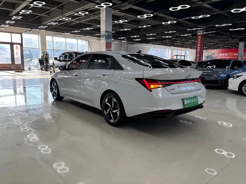 Hyundai Elantra 2022 из CN, фото 4