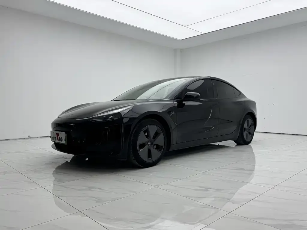 Tesla Model 3 — фото 1