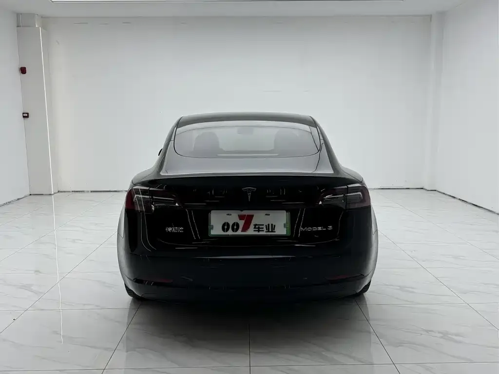 Tesla Model 3 — фото 8