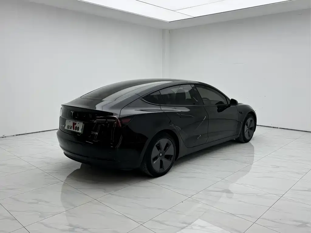Tesla Model 3 — фото 9