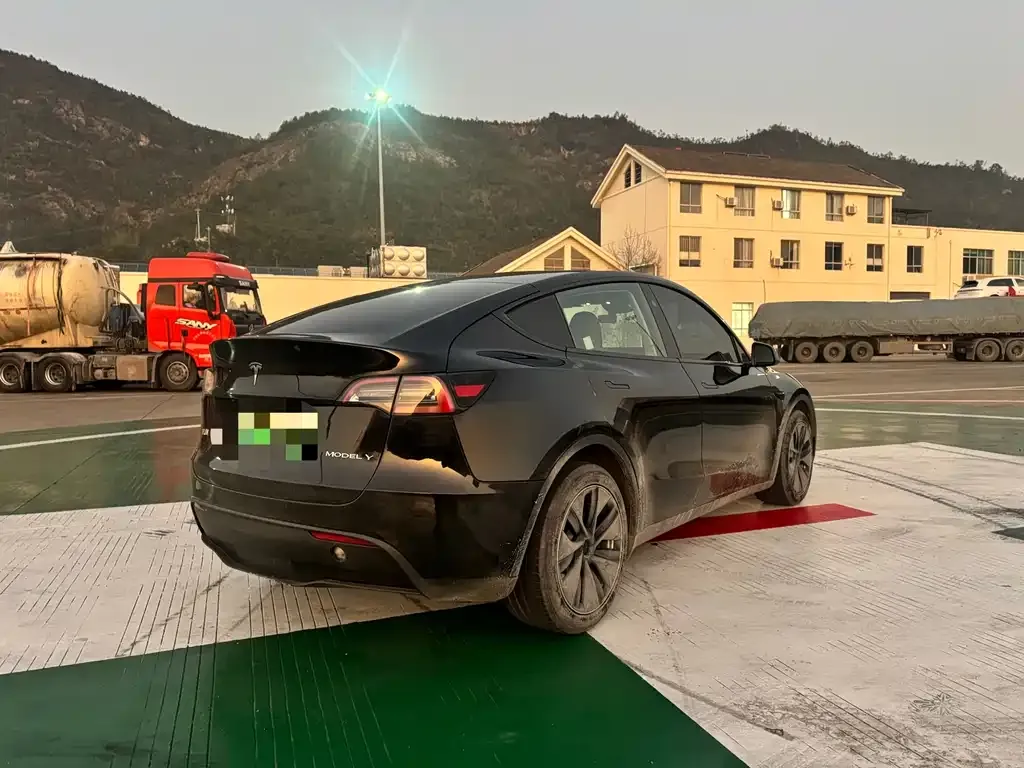 Tesla Model Y 2024 из CN, фото 3