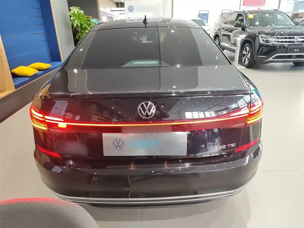 Volkswagen Passat — фото 7