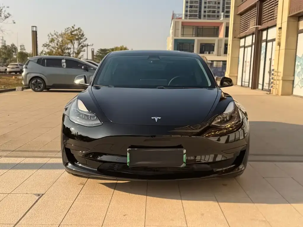 Tesla Model 3 — фото 9