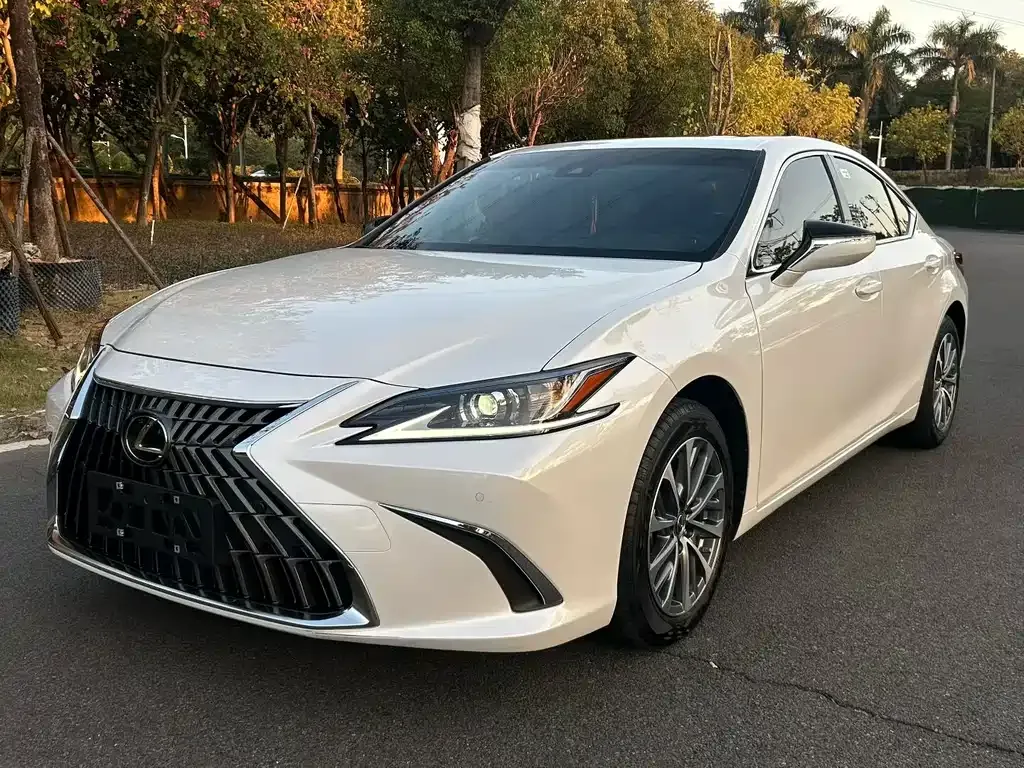 Lexus ES — фото 1