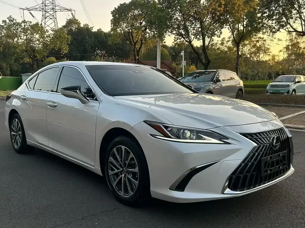 Lexus ES — фото 5