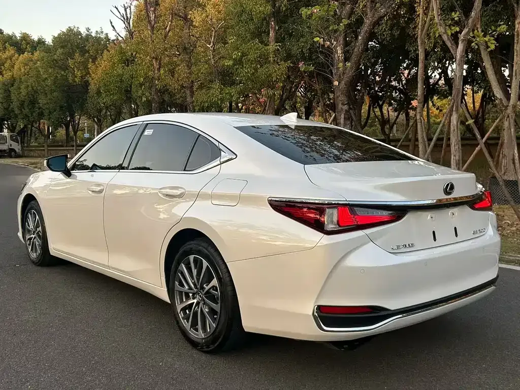 Lexus ES — фото 7