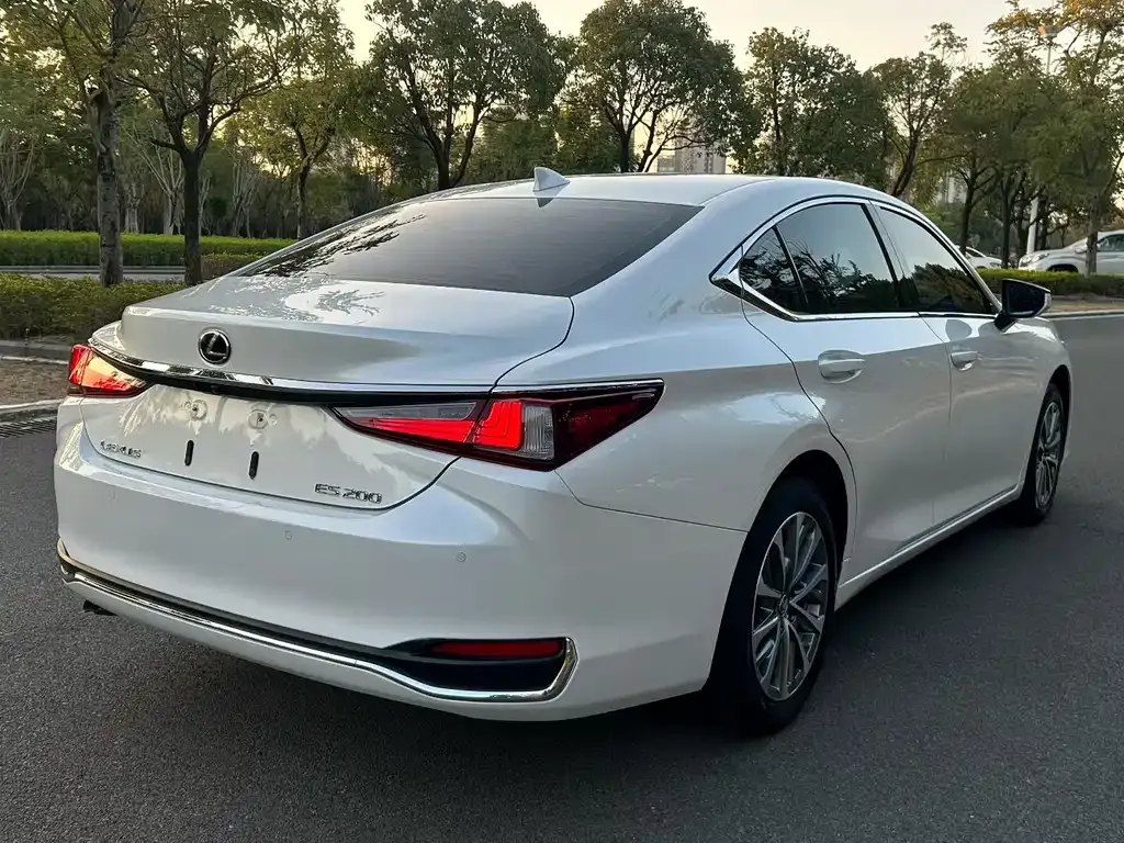Lexus ES — фото 4