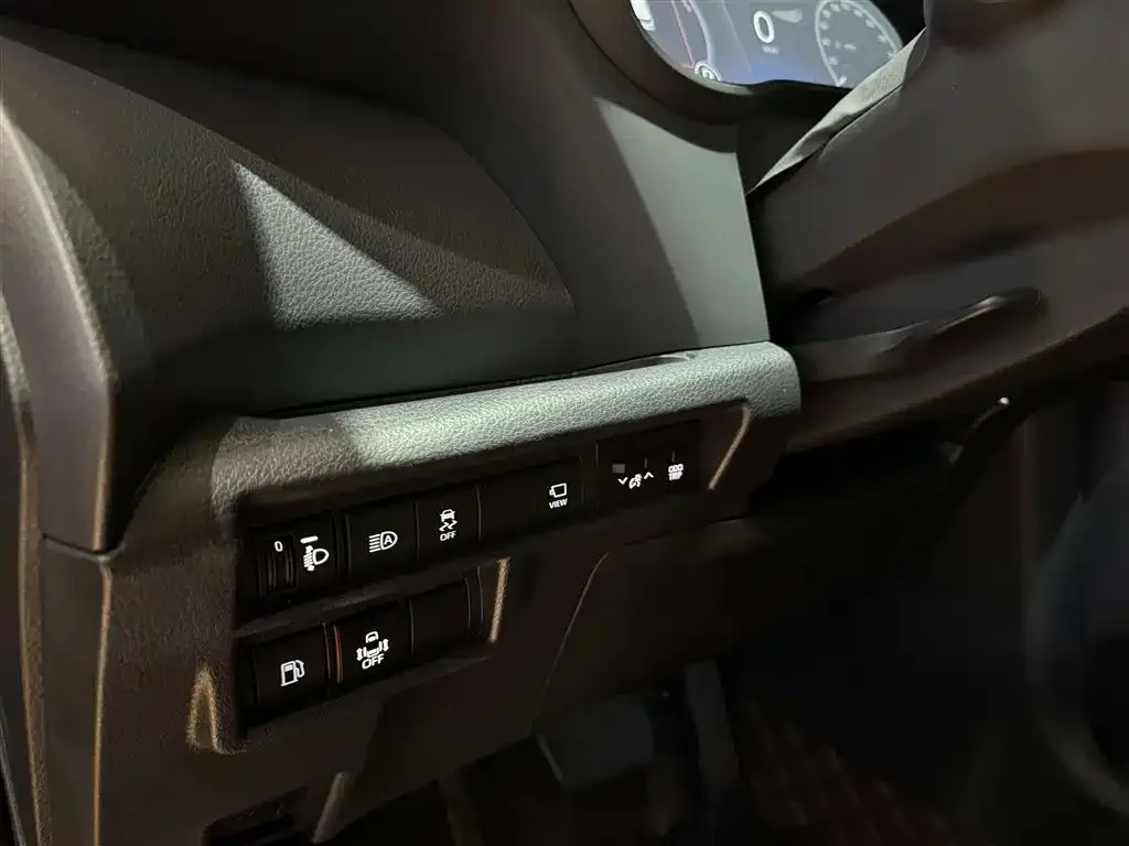 Toyota Granvia — фото 4