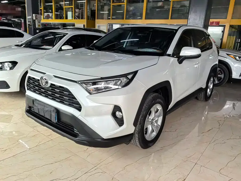 Toyota RAV4 2023 из CN, фото 1