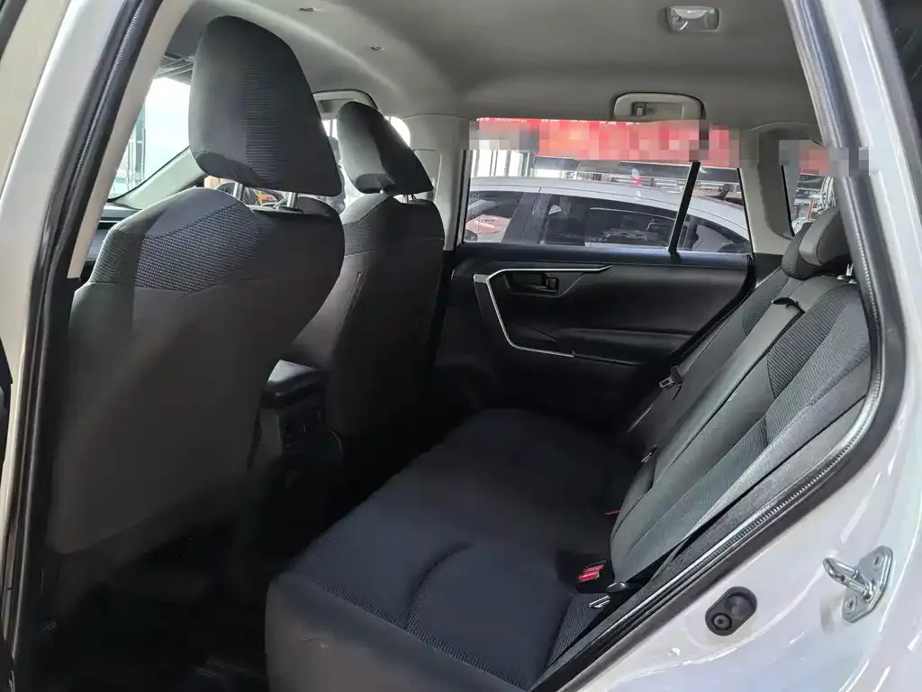 Toyota RAV4 2023 из CN, фото 10