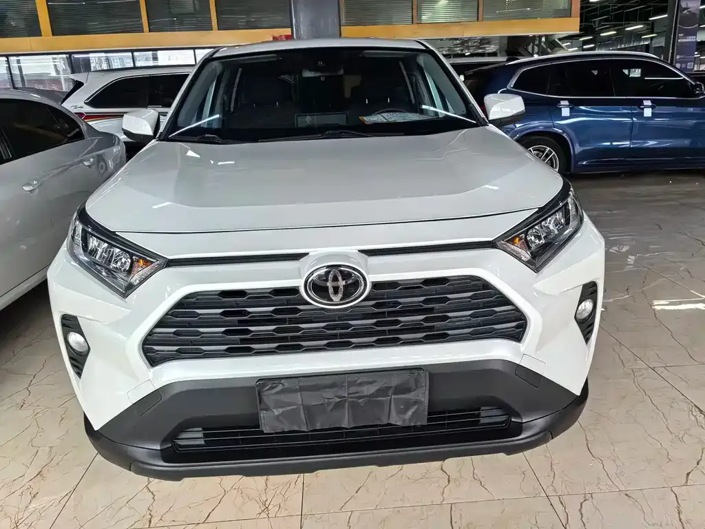 Toyota RAV4 2023 из CN, фото 2