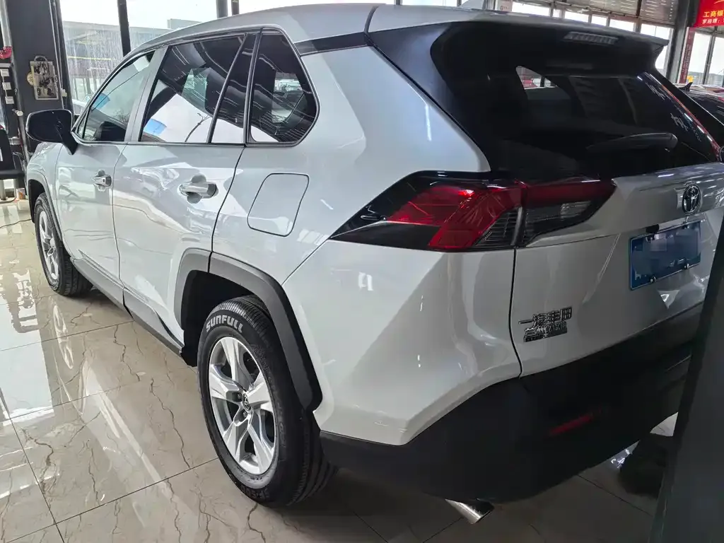 Toyota RAV4 2023 из CN, фото 4
