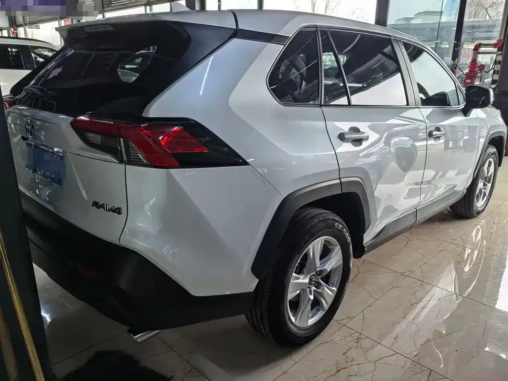 Toyota RAV4 2023 из CN, фото 5