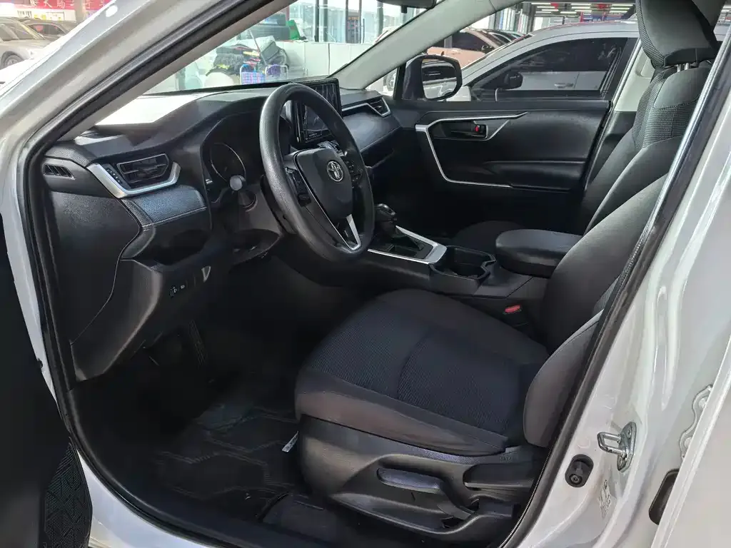 Toyota RAV4 2023 из CN, фото 6