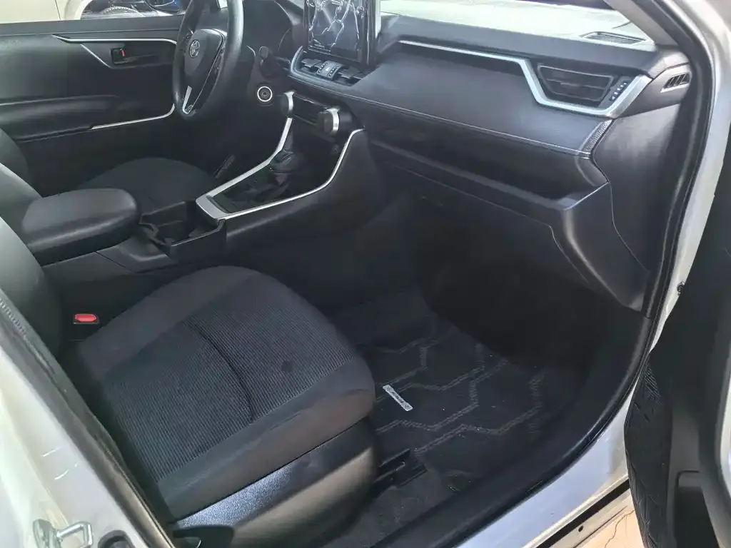 Toyota RAV4 2023 из CN, фото 9