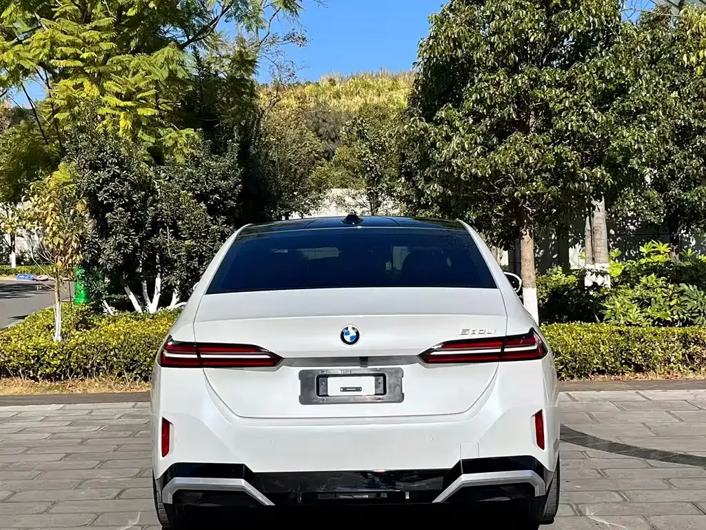 BMW 5 Series — фото 10
