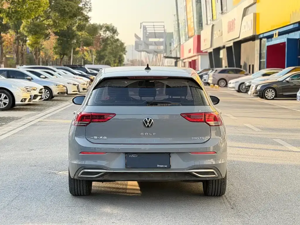 Volkswagen Golf 2023 из CN, фото 10
