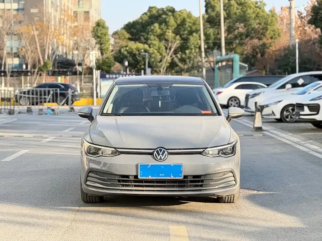 Volkswagen Golf 2023 из CN, фото 2
