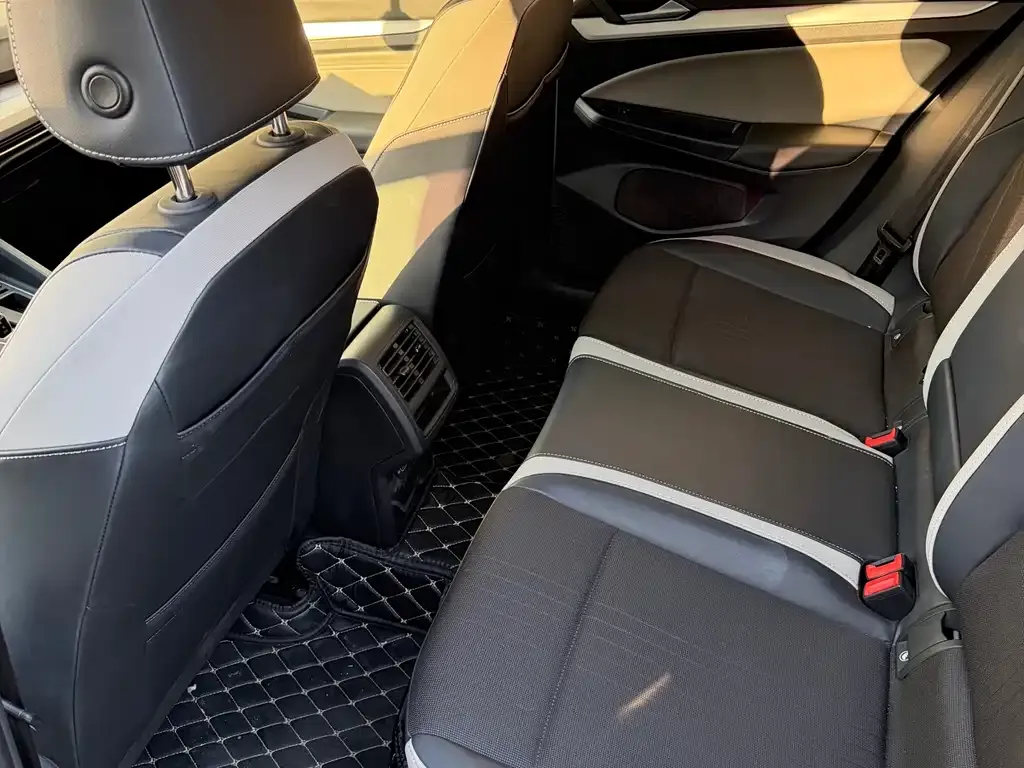 Volkswagen Golf 2023 из CN, фото 5