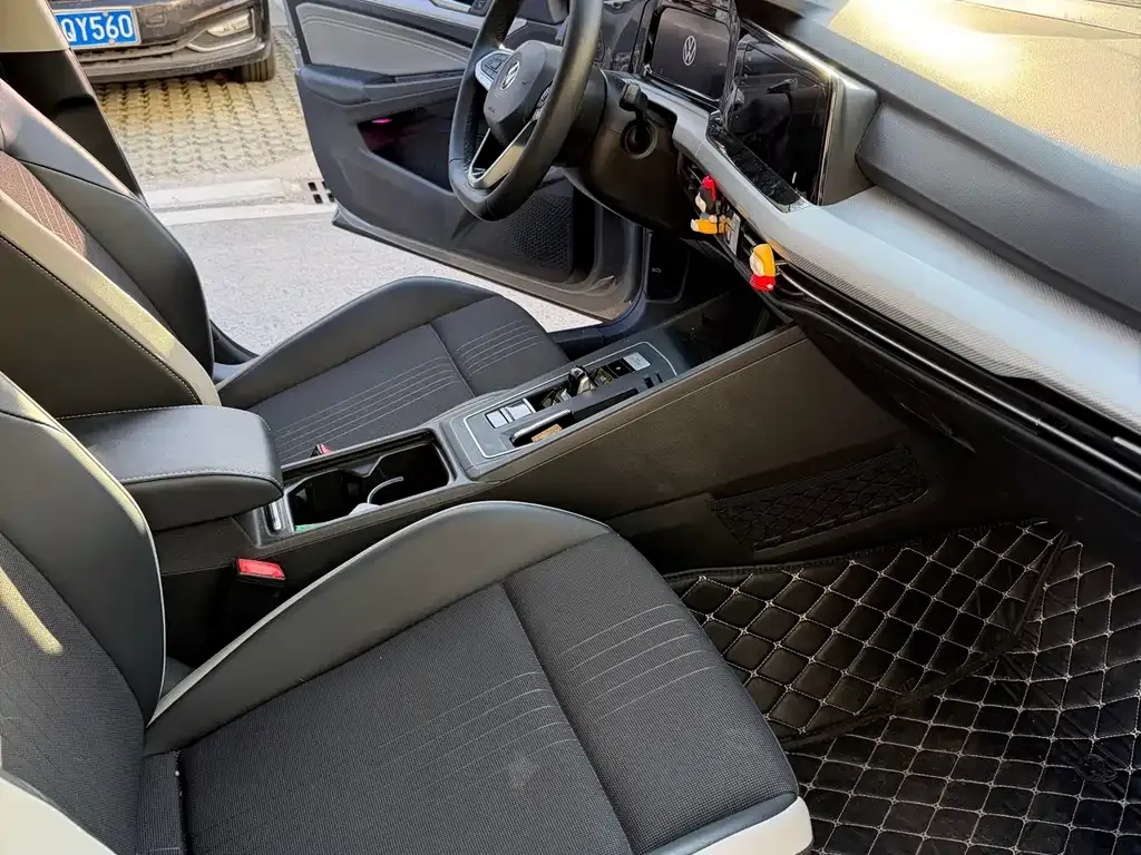 Volkswagen Golf 2023 из CN, фото 6