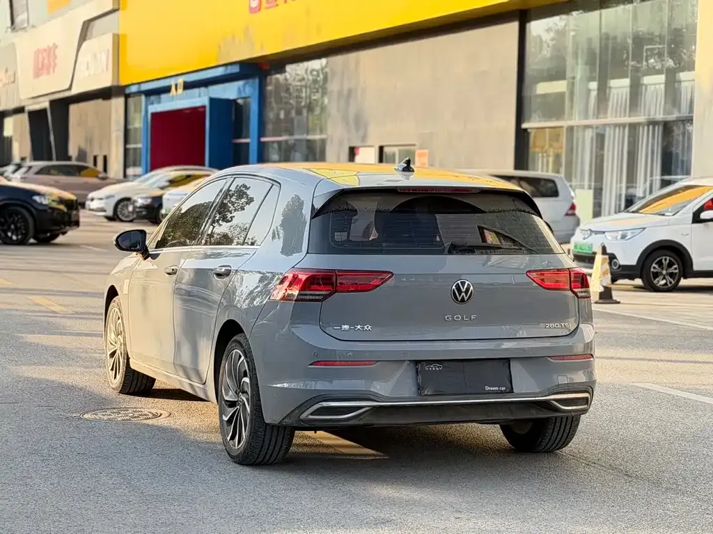 Volkswagen Golf 2023 из CN, фото 8